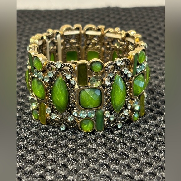 Bold Vintage Inspired Green Gold Tone Bracelet - Picture 4 of 10